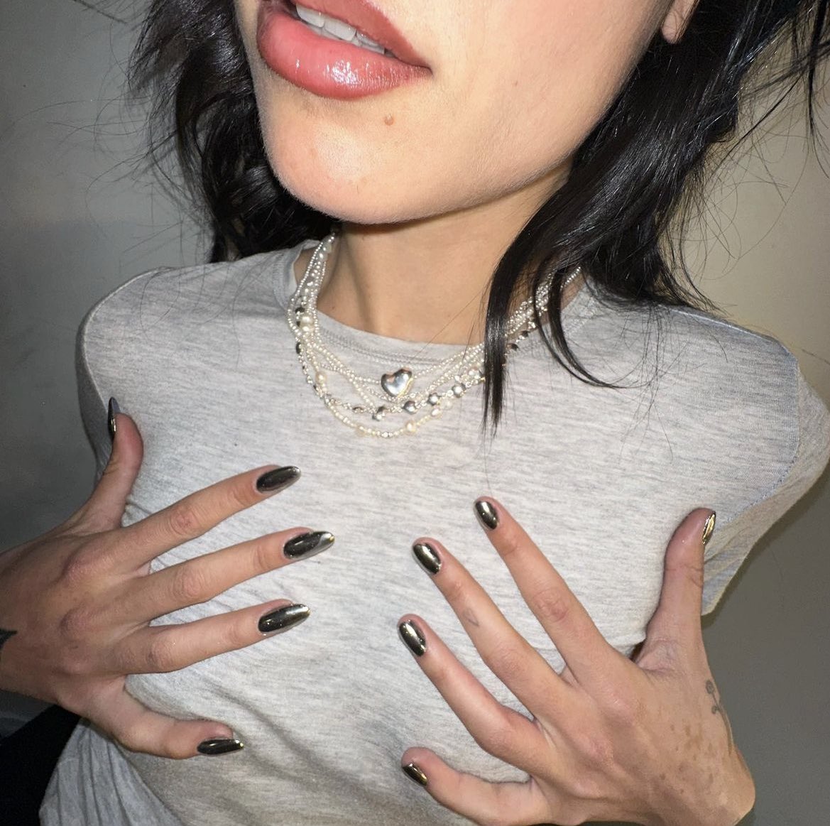 NLacunzaCFO's tweet photo. 📷 Natalia vía IG post
“perlitas y corazones en mi pecho después de la gira de salas 🤍🫧🤍🫧 @tousjewelry #TousSquad”

https://t.co/bFA3ZtzIAn https://t.co/QBjcgB4GOR