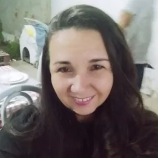 choquei's tweet photo. 🚨BRASIL: Passadeira é aprovada em medicina aos 49 anos após tentar 12 vezes: “Falaram que era velha”. https://t.co/LXg0sKqFhz