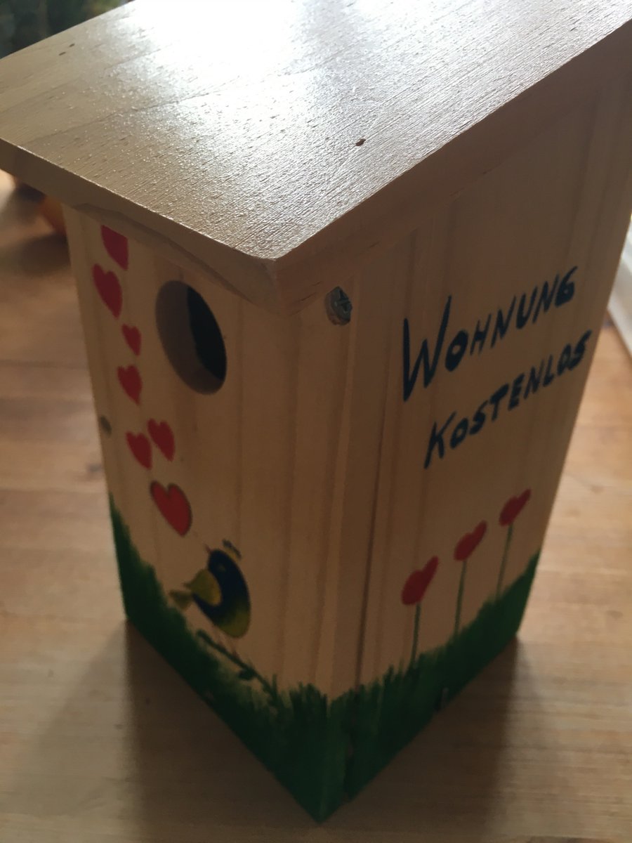 petra_jakobi's tweet photo. #Frühling #Giesing #Harlaching Wer weiß einen Platz dafür? Bitte KEINE Nägel oder Schrauben in BÄUME. https://t.co/Lrl4nma5t4