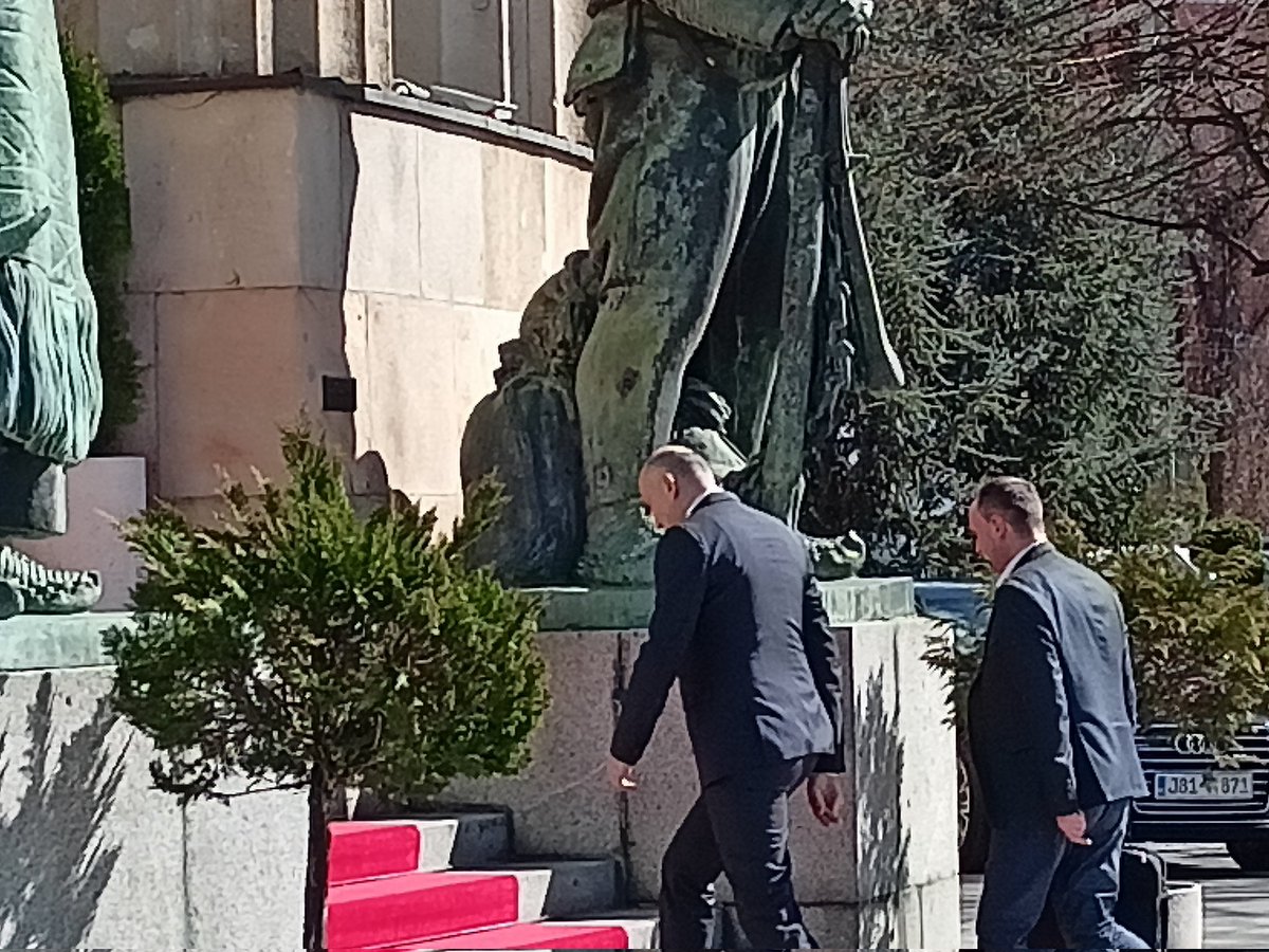 AJandric's tweet photo. U Banjaluci počeo sastanak vladajuće koalicije u Republici Srpskoj. Očekuje se da će, između ostalog, tema razgovora biti i najavljene izmjene Krivičnog zakonika. @unatelevizija https://t.co/F7AIVoMPZp