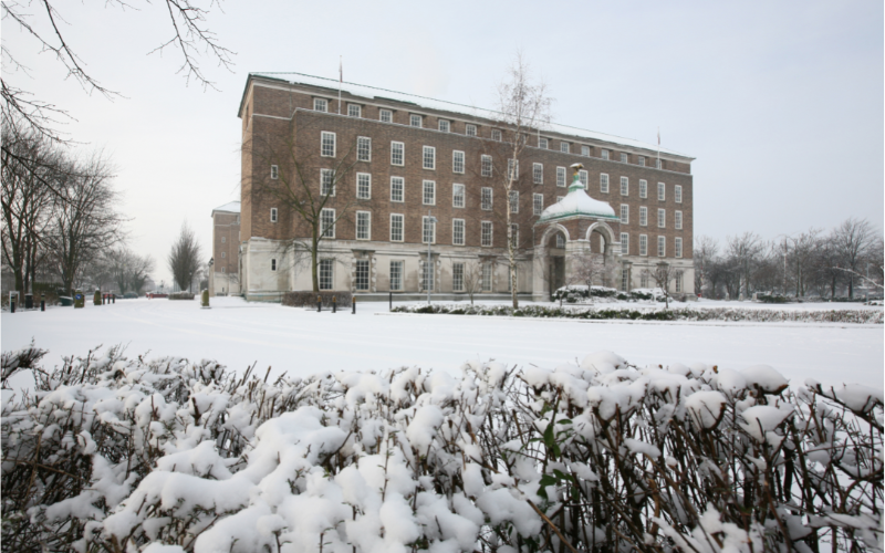 NottsCC's tweet photo. ❄️ Snow is falling...all around us!

We'll be sharing tips for staying safe and any travel disruptions in this thread ⬇️ https://t.co/XOgQBofhyt