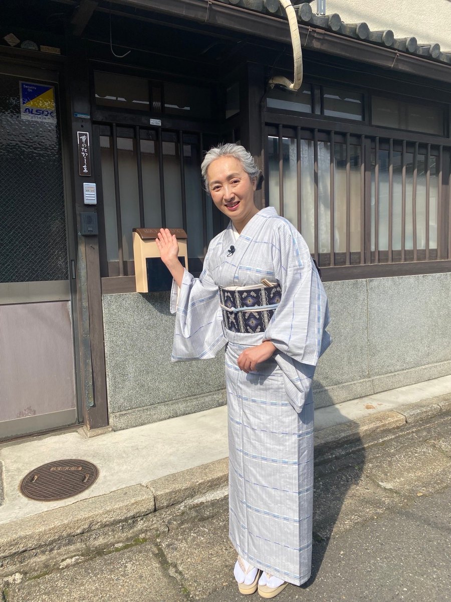 satokondoh's tweet photo. YouTubeサト読ム。スタッフが続々と西陣の髙島織物さんへ。このあととんでもない技の数々を目撃してしまうことをこのとき私たちはまだ知らない。 https://t.co/GdR3CQUDhK