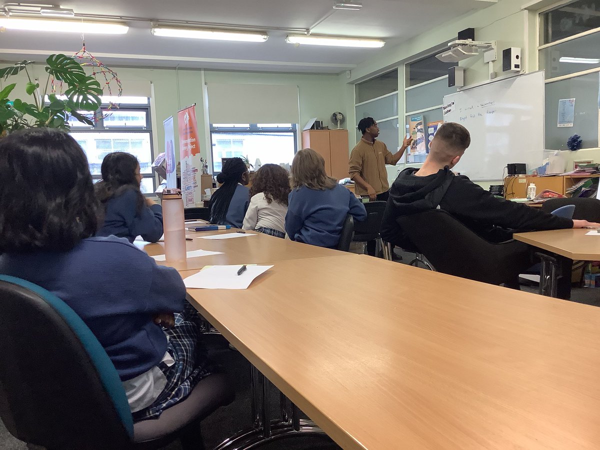 ellenfieldlib's tweet image. Songwriting workshops for our 2nd years with #DafeOrugbo from @TebiRex excited for @jcspie #WRaPParound 
@jcsplibraries @cdetbcdu @ellenfieldcc