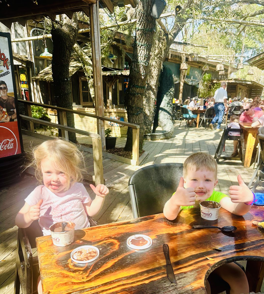 CrabShackTybee's tweet photo. 👋 Meet Charlotte &amp; Henry 👋!
They enjoyed some Leopold’s🍦with us yesterday!
🐊, 🕹️, 🦜, 🦀, 🍤, 🌴
#kidfun #parentfun #icecream #gators #hiltonheadsc #richmondhillga #visit #seafood #freeparking #unique #instadaily #instafun https://t.co/meGZizziT4