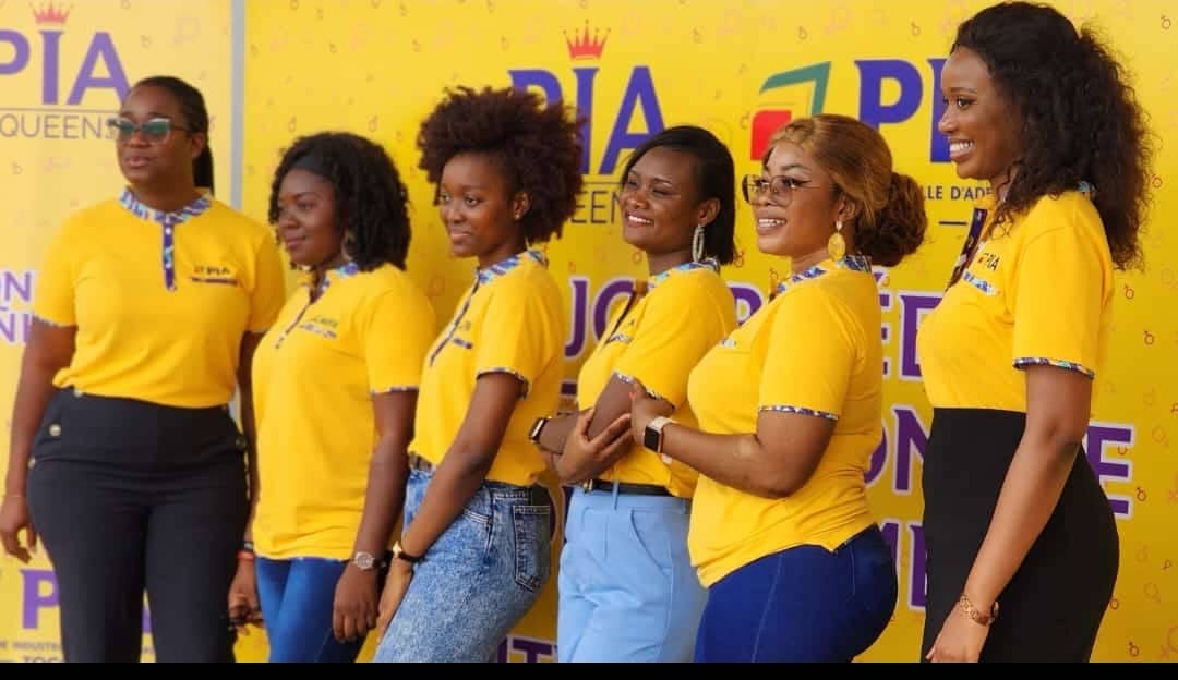 Mifatogo's tweet photo. 🌹🌹Sublimes dans les polos made in Togo PIA Textile, les femmes du #MIFASA ont observé hier la journée du 8 mars. Avec les collègues de la PIA, elles se sont retrouvées pour affirmer leur détermination à relever les défis de leur évolution sur le plan professionnel et social. https://t.co/xXw9xGFnkj