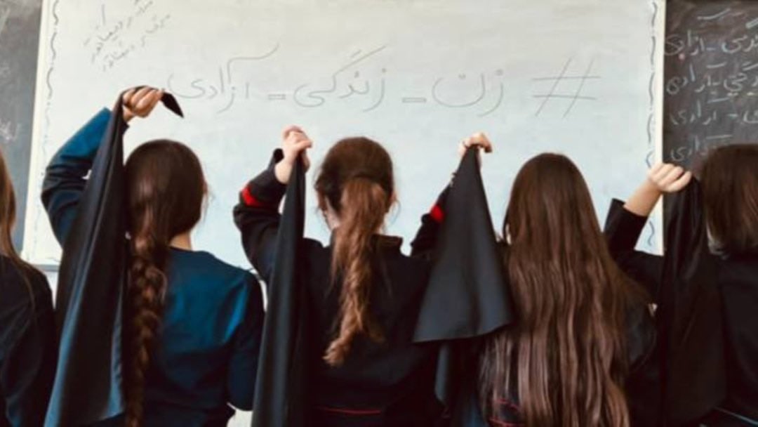 ItsDecado's tweet photo. In case you were wondering
This picture right here is why the regime has been attacking the girl schools mostly
Because they know that these young brave women
Will be the end of their rule
🌿🍚🍴🐟😺👵🏻🦵🏻🦵🏻🦵🏻
#IRGCterrorists
#IranRevolution
#MahsaAmini
#WalkoutIR https://t.co/jte2rCUga9