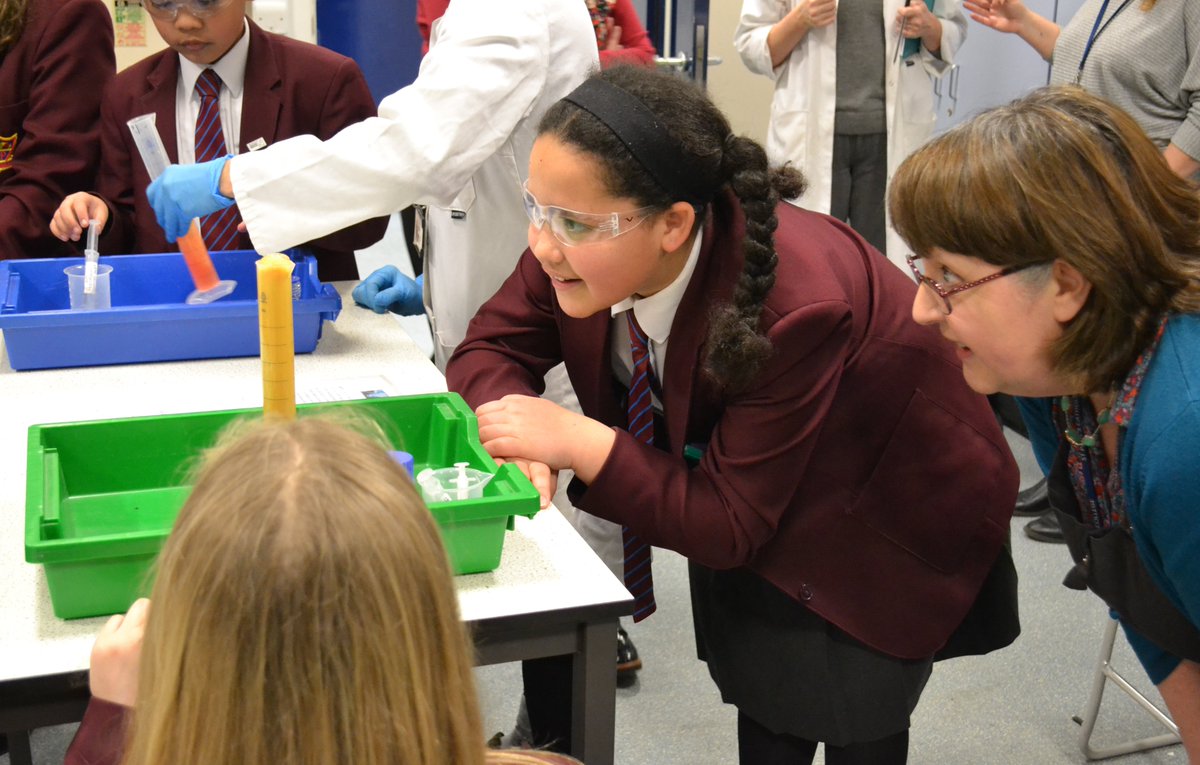 StPaulsSurrey's tweet photo. Science Week in full swing at St Paul's this week. #scienceweek #scienceweek2023 #science #chemistry #physics #biology #scienceexperiments #laboratoryexperiments #scienceisfun #loveofscience https://t.co/OYpQEmyAXu