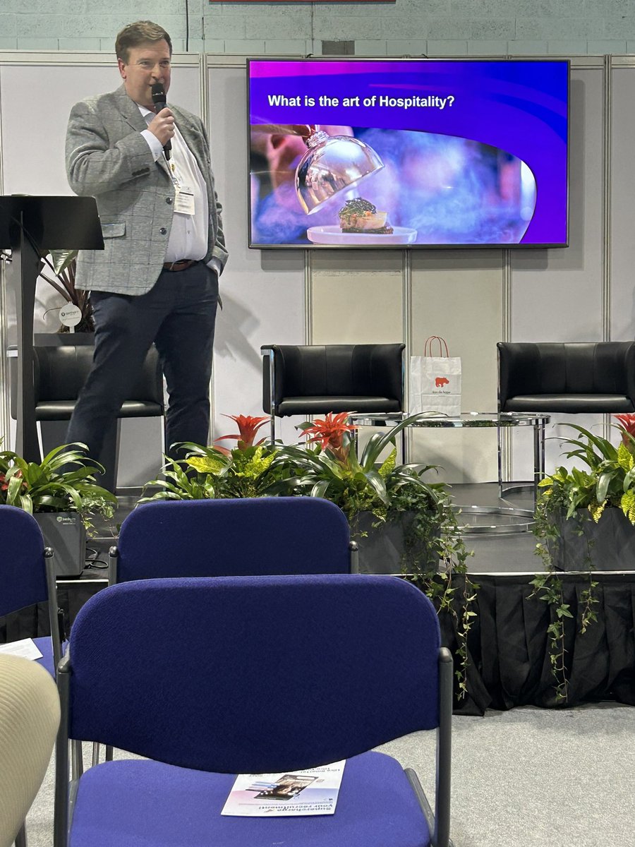 “If you focus on possibilities, you will find opportunities” 👏🏻 what a pleasure listening to @DavidTr60674194 <a href="/sodexolive/">SodexoLive</a>, it’s so inspiring to hear what’s been done to make memorable experiences! You definitely succeeded at @ScotHot2023 <a href="/st_alliance/">ST Alliance</a> ✨ <a href="/Hub_Internation/">Hi!</a>