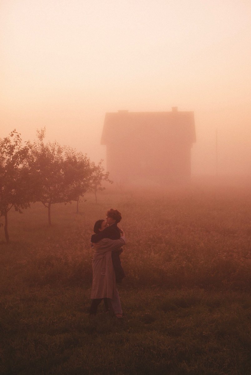 eremikacore's tweet image. we abandoned everything
and ran away like this.
#EreMikaCabin2ndAnniversary