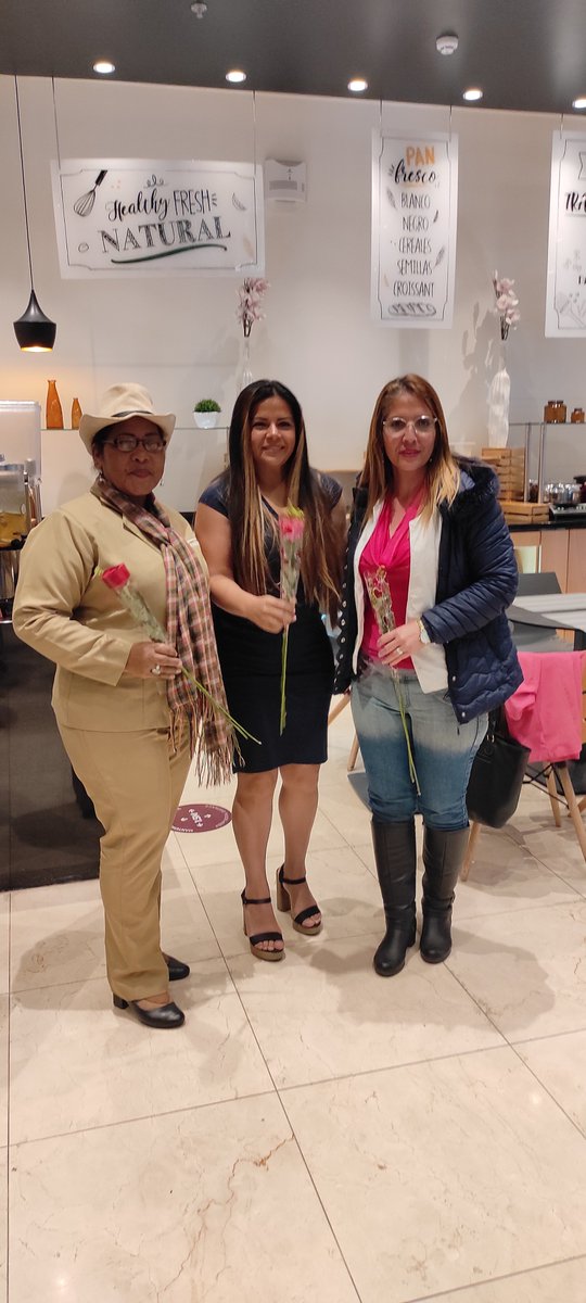 PuebloMontubioE's tweet image. En #Quito// Vicepresidenta Nacional de @PuebloMontubioE @IrmaAvila Presidenta de la provincia de Cotopaxi- @LoreSanchez06 y Asesora de la Comisión para el Desarrollo EEEPME @choche_cubillo  Compartieron momentos sociales/organizativos y de gestión.
