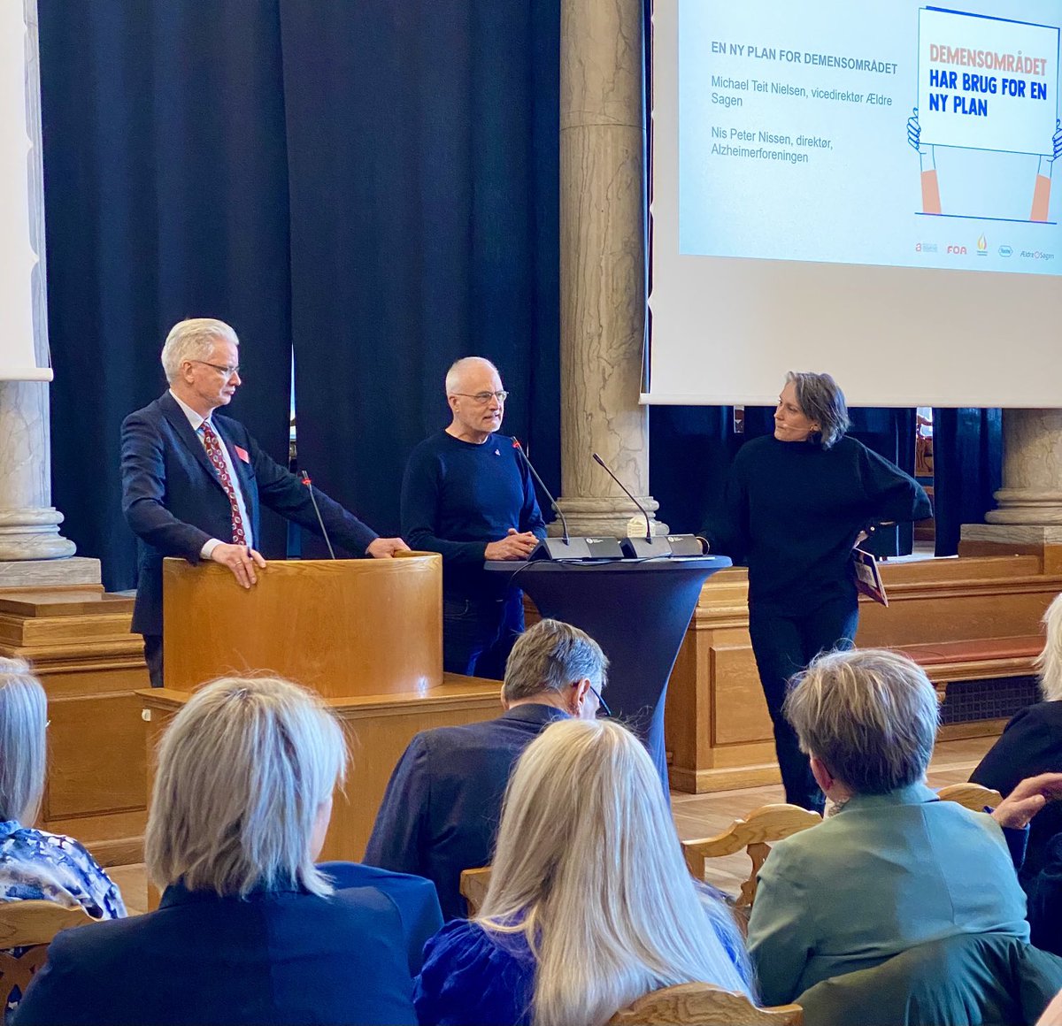 Anna Wilroth (@annawilroth) on Twitter photo Batterierne er gået ud af den eksisterende demenshandlingsplan. <a href="/MtnTeit/">Michael Teit Nielsen</a> og <a href="/nispeternissen/">Nis Peter Nissen</a> om det fælles arbejde mod en #nydemenshandlingsplan og de tre centrale indsatsområder: udredning, styrket faglighed og støtte til et bedre liv med #demens Batterierne er gået ud af den eksisterende demenshandlingsplan. <a href="/MtnTeit/">Michael Teit Nielsen</a> og <a href="/nispeternissen/">Nis Peter Nissen</a> om det fælles arbejde mod en #nydemenshandlingsplan og de tre centrale indsatsområder: udredning, styrket faglighed og støtte til et bedre liv med #demens
