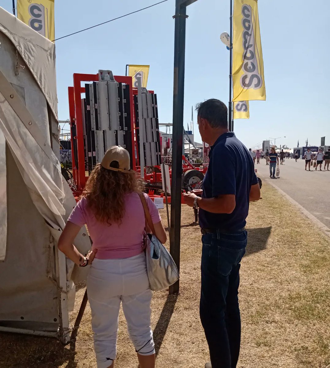 AFAMACArgentina's tweet photo. #ExpoAgro | Día 2
Durante la segunda jornada en la Expo pasamos a visitar a los #SociosAFAMAC #Agrobit #TimArgentina @FertecSA y #Secman
#MaquinariaAgricolaCordobesa #IndustriaCordobesa #VamosPorMás https://t.co/UVZF7UNnDP