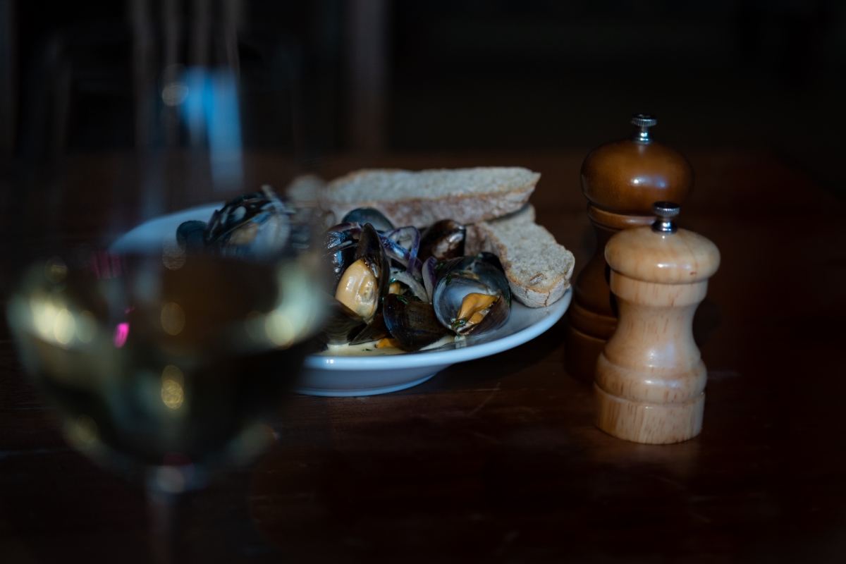 Escape the cold weather and join us for some delicious Scottish mussels today😍

Perfect with a glass of wine to brighten up a dreary Thursday evening in Glasgow 🍷

We are open from 12 pm until late, so come say hi! 👋