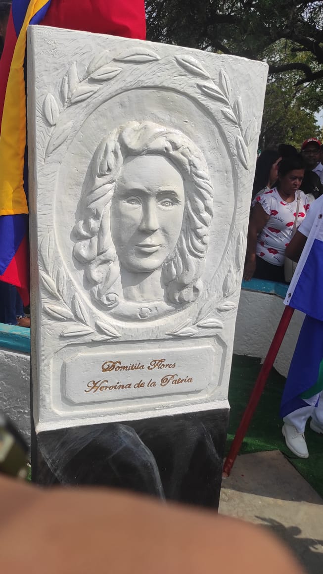 En los Puertos de Altagracia en el Mcpio. Miranda del Edo Zulia se desarrolló Sesión Solemne por parte de la Cámara Mpal, para rendir honores a las heroínas de la época independentistas Ana María Campos y Domitila Flores, quienes participaron en la Batalla Naval del Lago de Mcbo.