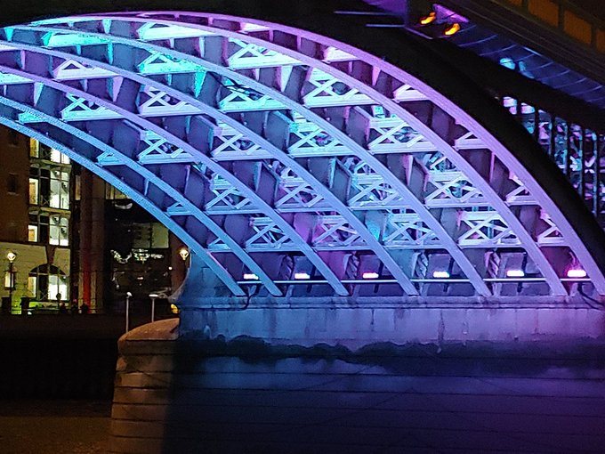 ✨Last chance to see the River Thames come alive with colour on Illuminated River guided walks with @colguides
🎨Discover the first four bridges of the #illuminatedriver  - the longest public art commission in the world.

👉 ow.ly/6h8A50Ne5SZ

#LetsDoLondon @IlluminatedRiv