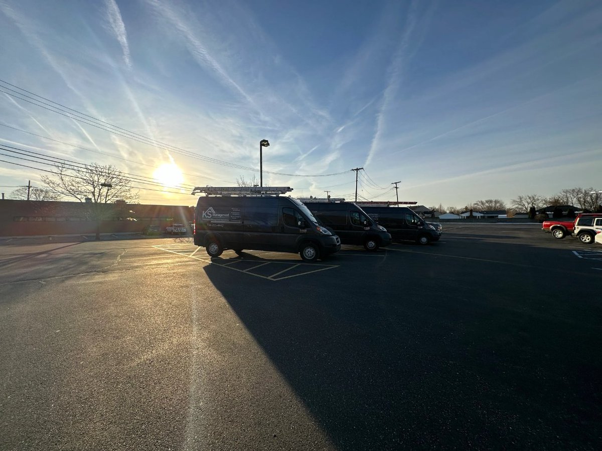 KSmanagementinc's tweet image. 🚚⚒️👷♂️ We understand that home maintenance can be overwhelming. With our DO IT FOR ME Proactive Maintenance Program, your home will be taken care of so you can focus on what matters most. Give us a call today at 734.285.4442 #locmaintenance #propertymaintenance #homemaintenance