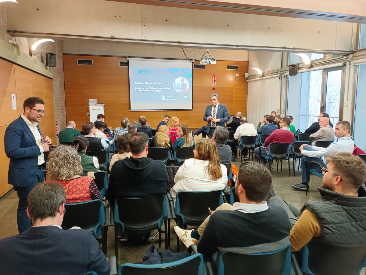 TICSud's tweet image. Un luxe comptar amb el Secretari de Telecomunicacions i Transformació Digital de la @gencat a l&apos;assemblea #TICSud!

🗣️ @sergimarcen ha destacat la importància de la col·laboració público-privada i de la unió entre empreses per optar a grans projectes.

#ComunitatTICSud
