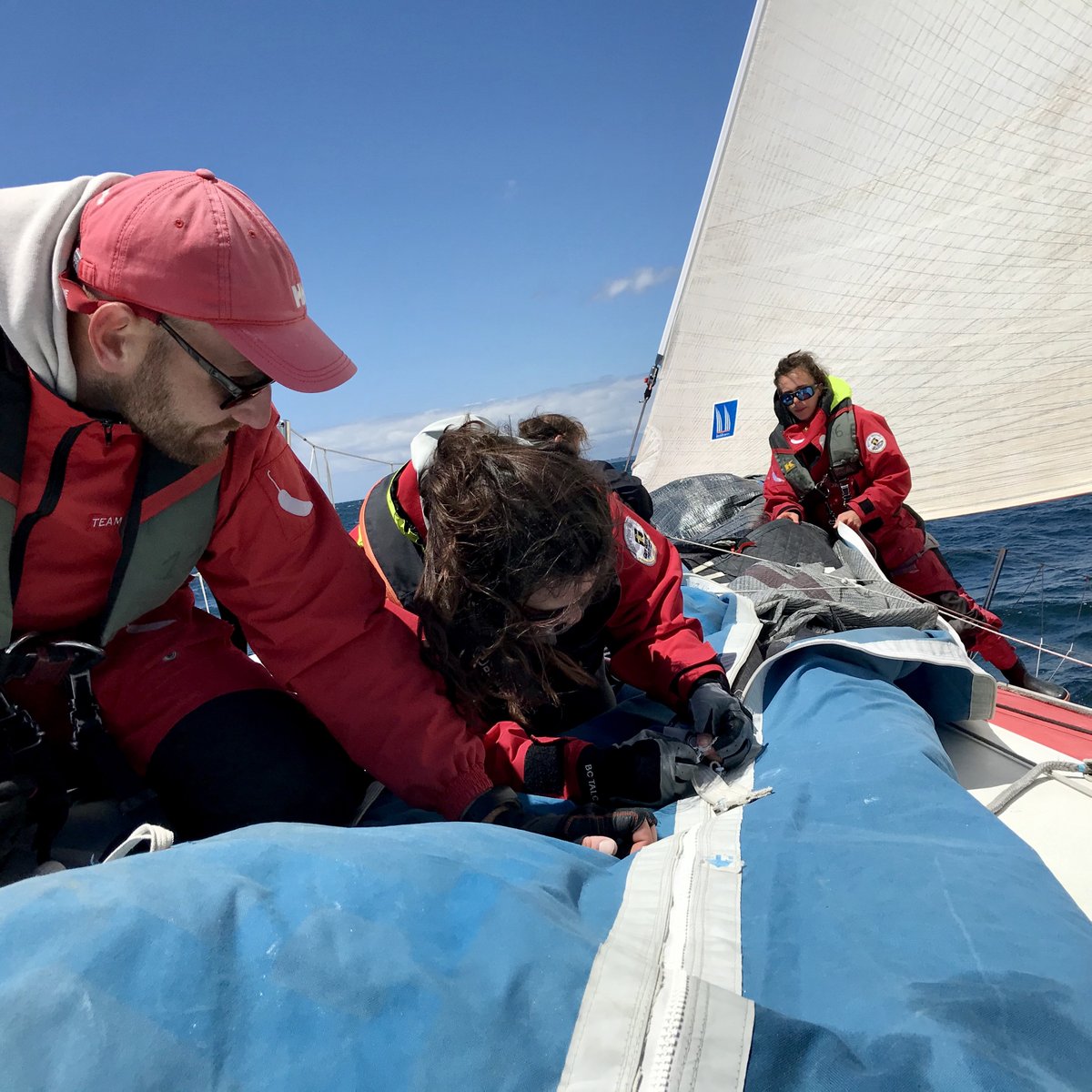 J-3 pour rejoindre l'équipage Jolokia 2023 ! Candidatures ouvertes jusqu'à dimanche soir : forms.gle/Bs7LqS9DNRravH…
Photo : Anna
#diversité #inclusion #engagement #voile #NosDifferencesSontUneForce