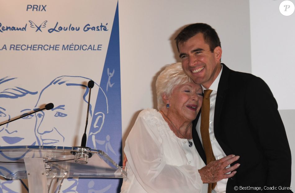 Chère <a href="/linerenaud/">Line Renaud</a>, l’équipe et moi-même sommes extrêmement reconnaissants pour votre soutien financier, votre gentillesse et la visibilité que vous apportez à nos patients. Mille mercis 🙏🙏🙏. J’ai ajouté ma photo favorite de cette soirée que je ne suis pas prêt d’oublier😊