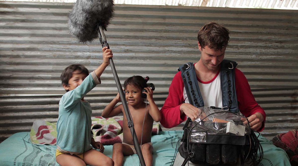 La fin du périple aura lieu le lundi 3 avril à 19h entre les murs de @lacassetteradio à Aubervilliers. <a href="/felixblume/">Félix Blume</a> anime une masterclass et une rencontre autour d’une sélection de projets sonores.

Et pour découvrir Félix un peu plus🔽 
arteradio.com/son/61664073/f…

8/8