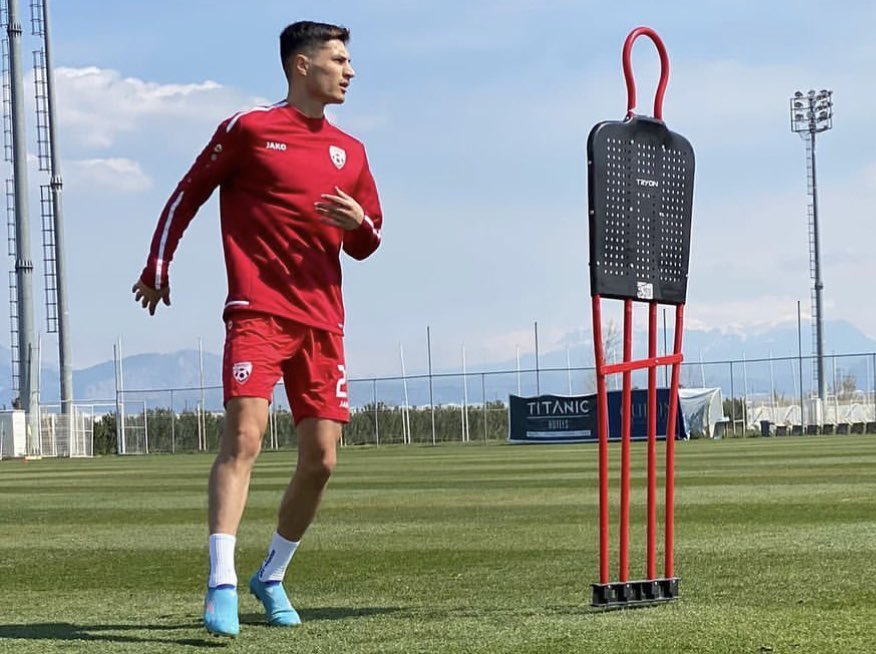 FootAfghanFR's tweet photo. Omid #MUSAWI 🇦🇫🇳🇱 - AG - 22 ans - 4 sélections

Formé à #Twente, #Vitesse puis #Zwolle, il s’est exilé en Australie avant de revenir à #AchyronasOnisilos (D2 🇨🇾) cet hiver.

Ces premiers pas en sélection m’ont agréablement surpris, pourvu qu’il trouve un meilleur club. https://t.co/SkYAdzERTS