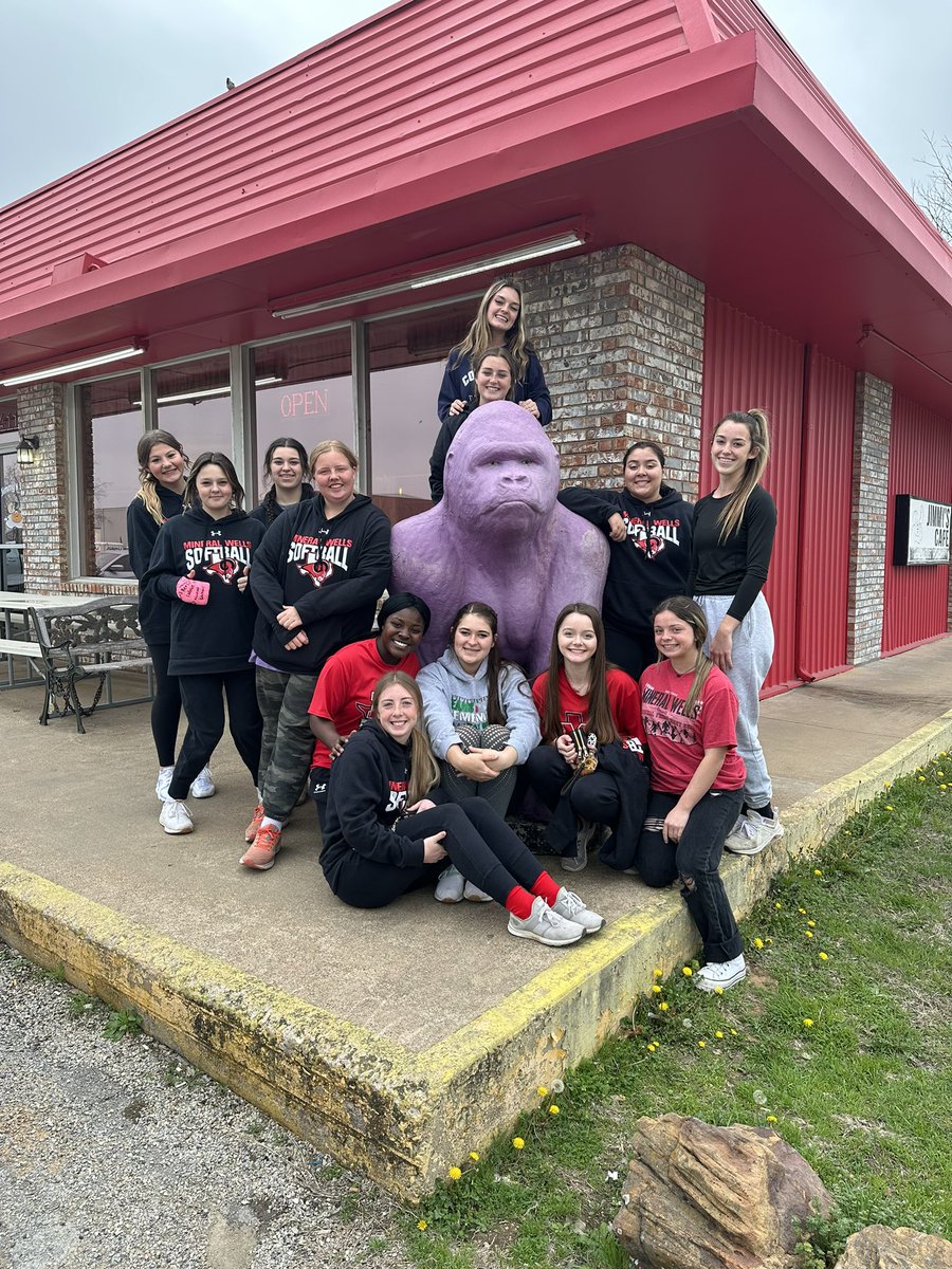 MWHS__Softball's tweet photo. Your Lady Ram Varsity is headed to Henrietta today! Games at 2:15 and 5:45! Thank you Jimmy’s Cafe for some awesome breakfast energy! https://t.co/8eDesVlDe1