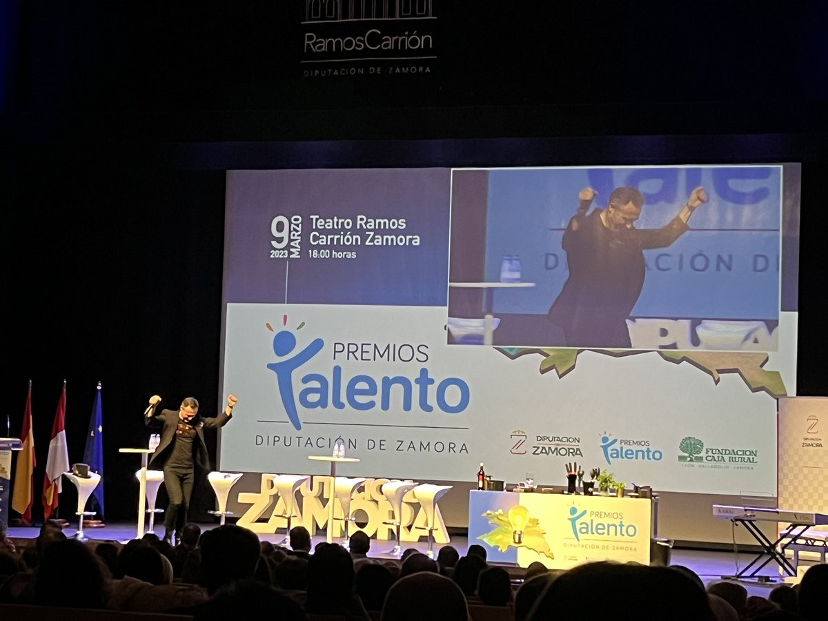 BegoC10_fol's tweet photo. @IESLaVaguada @emprendezamora con la @dipuzamora . Vamos!!🦾#RAE2 #eie #Aulaemprendimiento #emprendedores https://t.co/e3pKNrOsoS