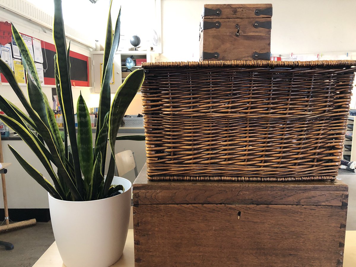 kpackteacher's tweet image. A ‘cabinet’ of curiosities to provoke thinking for #wwaipat What concepts live here?What connections can you make?What story is being told by these artefacts? Building a #unitofinquiry from a conceptual base @ibpyp #conceptbasedlearning @heymskeith @sara_philippen @STIPHilversum