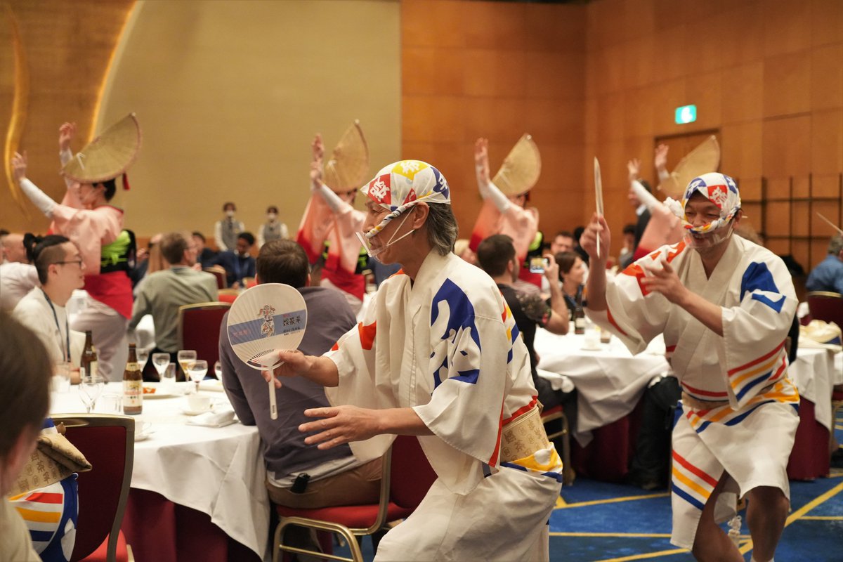 The traditional 'Awadori' dance kindly arranged by our meeting organizers during banquet on the last day of #CSHAsia meeting on Human development - from #Embryos to #stemcell model
#devbio #Germcell #ESCs #Gastrulation #humantissue #organogenesis