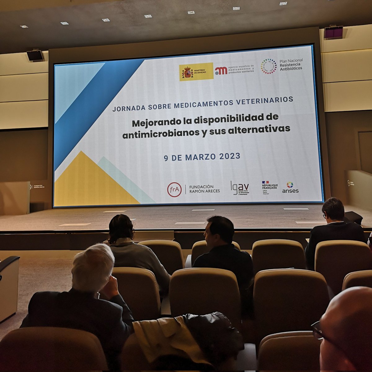 Labiana_Health's tweet photo. Día intenso de formacion e información. Asistimos a las jornadas sobre medicamentos veterinarios "Mejorando la disponibilidad de antimicrobianos y sus alternativas" y seguimos participando en el 10th International Sheep Veterinary Congress de Sevilla. #ISVC2023 #LabianaHealth https://t.co/tcJTbQOKBK
