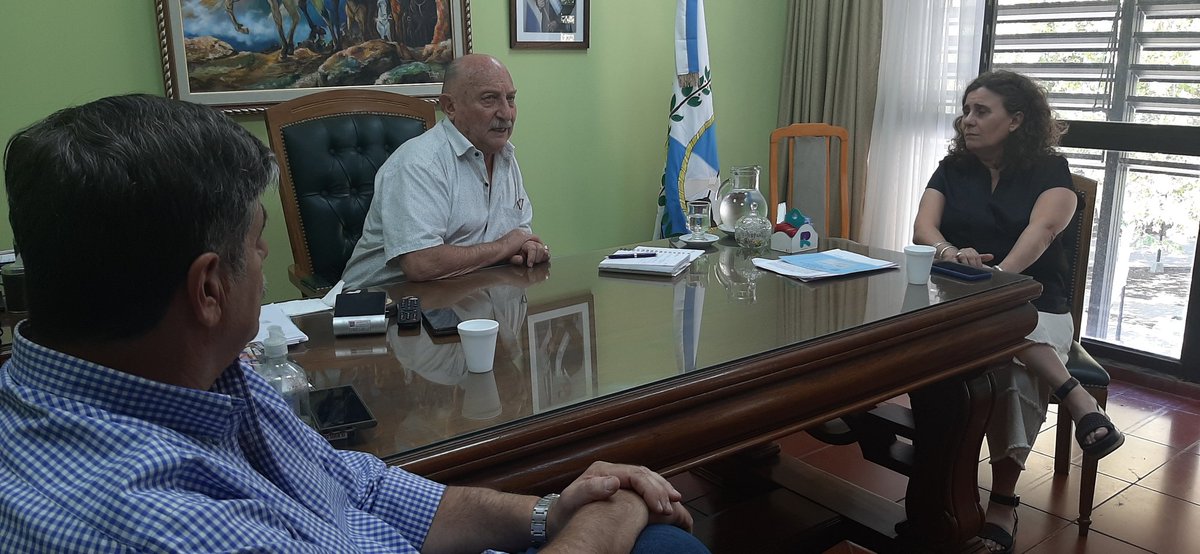 .<a href="/AnaMariaNadal2/">Ana Maria Nadal</a> junto a <a href="/MarioAbedok/">Mario Abed</a> visitaron las zonas afectadas por la tormenta  lo hicieron acompañados por los intendentes <a href="/MiguelRoncoOk/">Miguel Ángel Ronco</a> y @HectoRuizOk y el Subsecretario desarrollo social <a href="/veron_Alejandro/">Alejandro Veron</a>