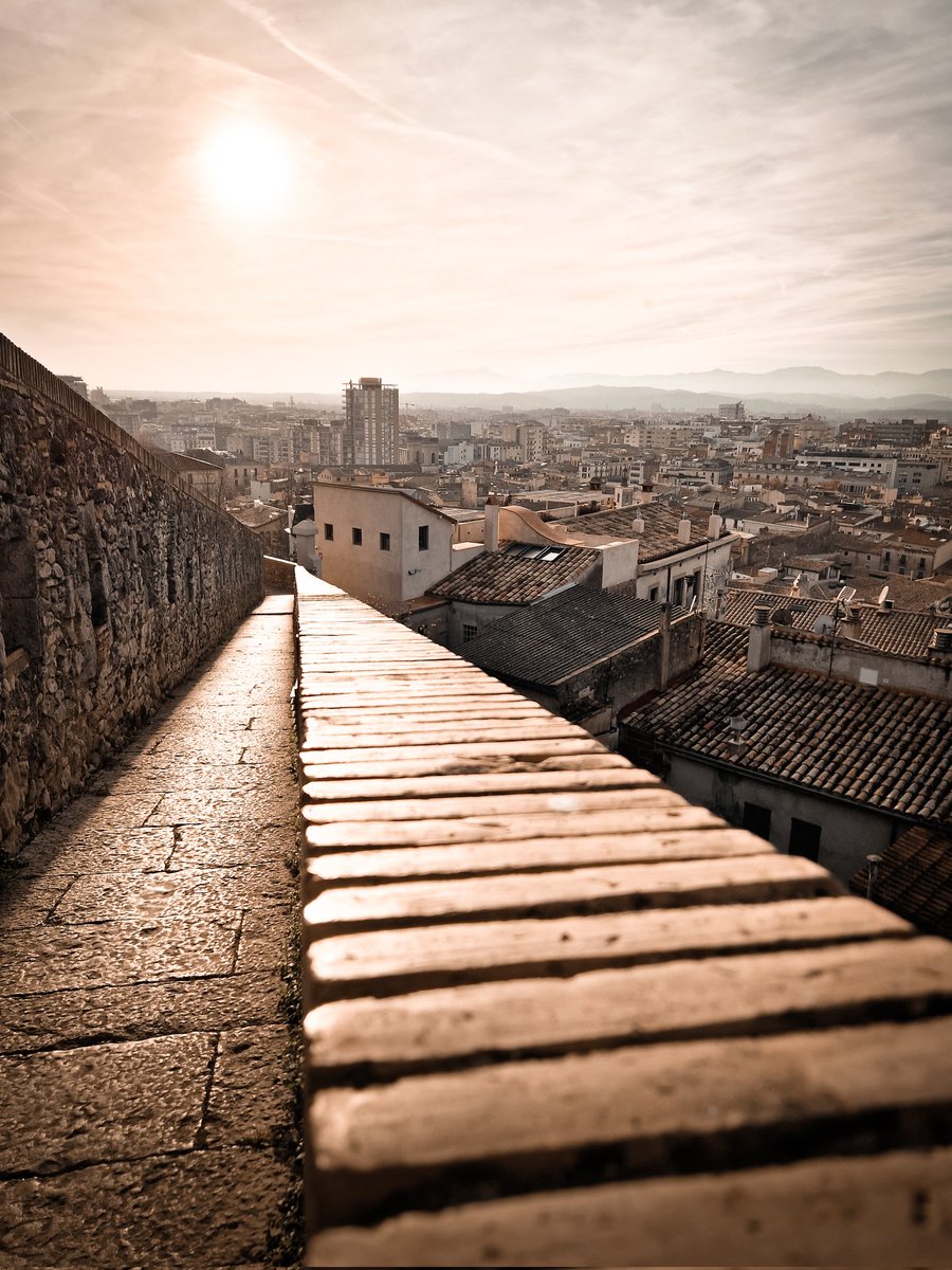 Bona tarda Girona
#Girona #Gironaemociona #incostabrava #descobrircat #DescobreixCatalunya @costabrava