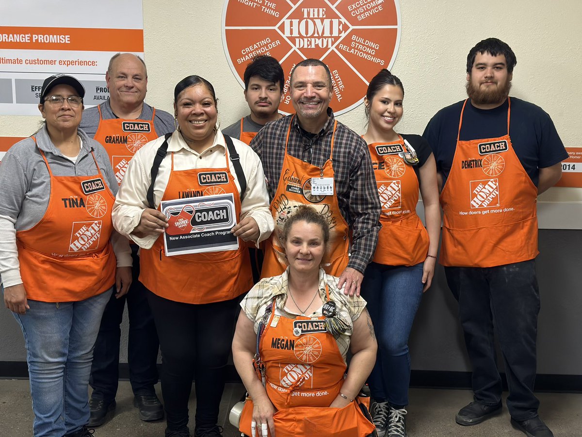 Brandi6371's tweet image. Great meeting with some of our New Associate Coaches!! They are amazing leaders and trainers 🧡

 @Edmond0485 @NagyAndrew @ShawnMinkner @SandraD2429 @DepotRob @aboutthepigskin 

#PMDPeopleFirst 
#D287WeAreTheBar #D287StrongerTogether
#FearUs485