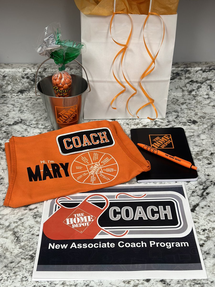 Brandi6371's tweet image. Great meeting with some of our New Associate Coaches!! They are amazing leaders and trainers 🧡

 @Edmond0485 @NagyAndrew @ShawnMinkner @SandraD2429 @DepotRob @aboutthepigskin 

#PMDPeopleFirst 
#D287WeAreTheBar #D287StrongerTogether
#FearUs485