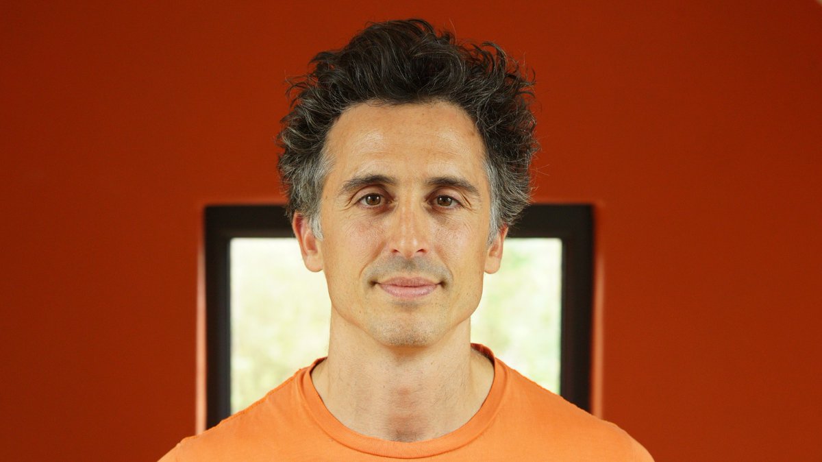 Behind the scenes today filming a new 'What if' series, with the brilliant Gani Naylor.

Looking forward to sharing some more optimistic heart-bite films with you soon.

If you have no idea what I'm talking about, you can check out the last series here: mrsimoncohen.com/new/categories…