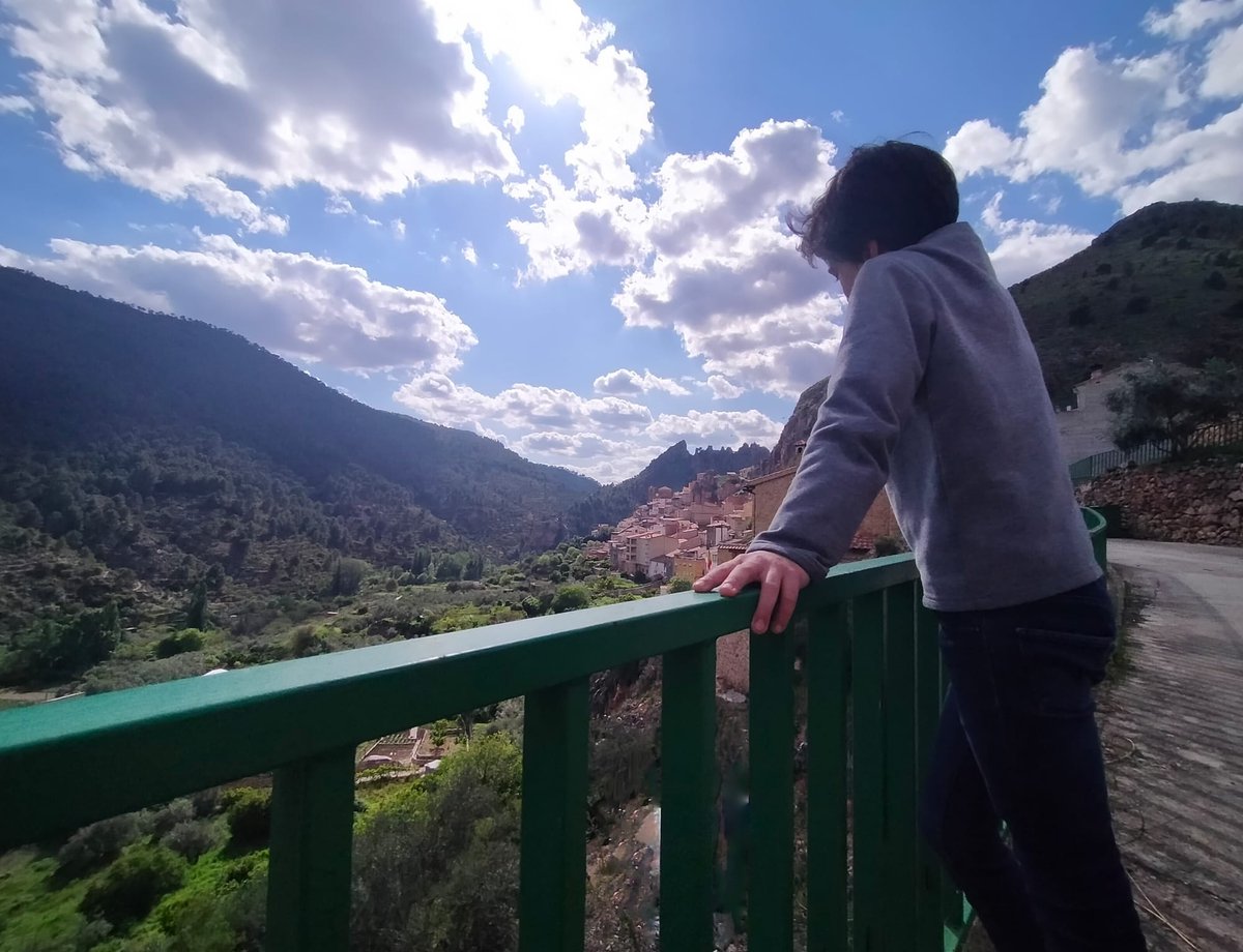 AynaTurismo's tweet photo. Lo miremos desde donde lo miremos, Ayna es bonito. Podrás disfrutar de estas vistas desde las rutas de senderismo AY-04 y AY-05. ¿Te vienes? 
👉🏼https://t.co/sPlp2b2hJA
#suizamanchega #sierradelseguraestusierraessegura #SierradelSegura #turismoruralalbacete #turismodemontaña https://t.co/FsalLmzjpd