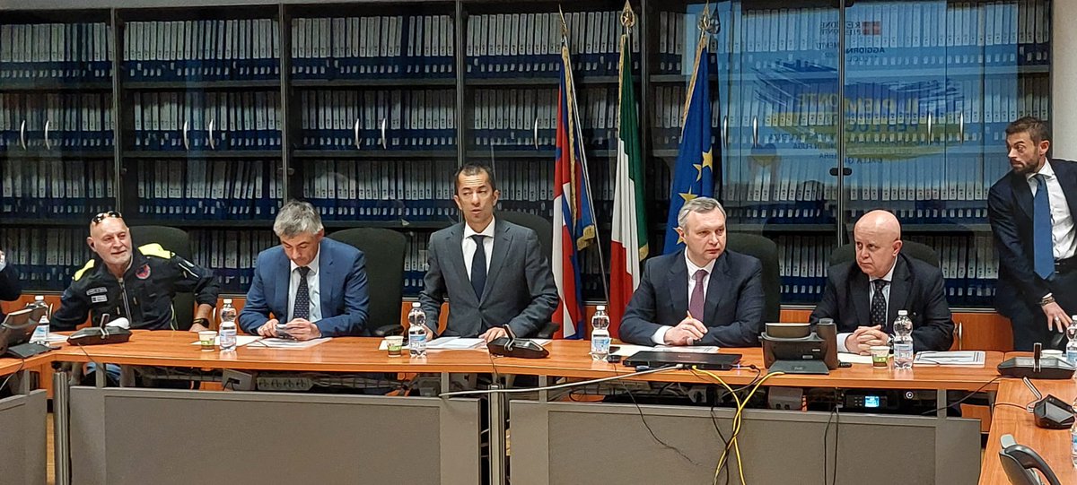 ProCivPiemonte's tweet photo. L'ambasciatore dell'#Ucraina in Italia, Yaroslav Melnyk, in visita nella sede della #protezionecivile della @regionepiemonte, dove ha incontrato i #volontari che hanno gestito l'accoglienza dei #profughi. https://t.co/aD2dxnWkvn