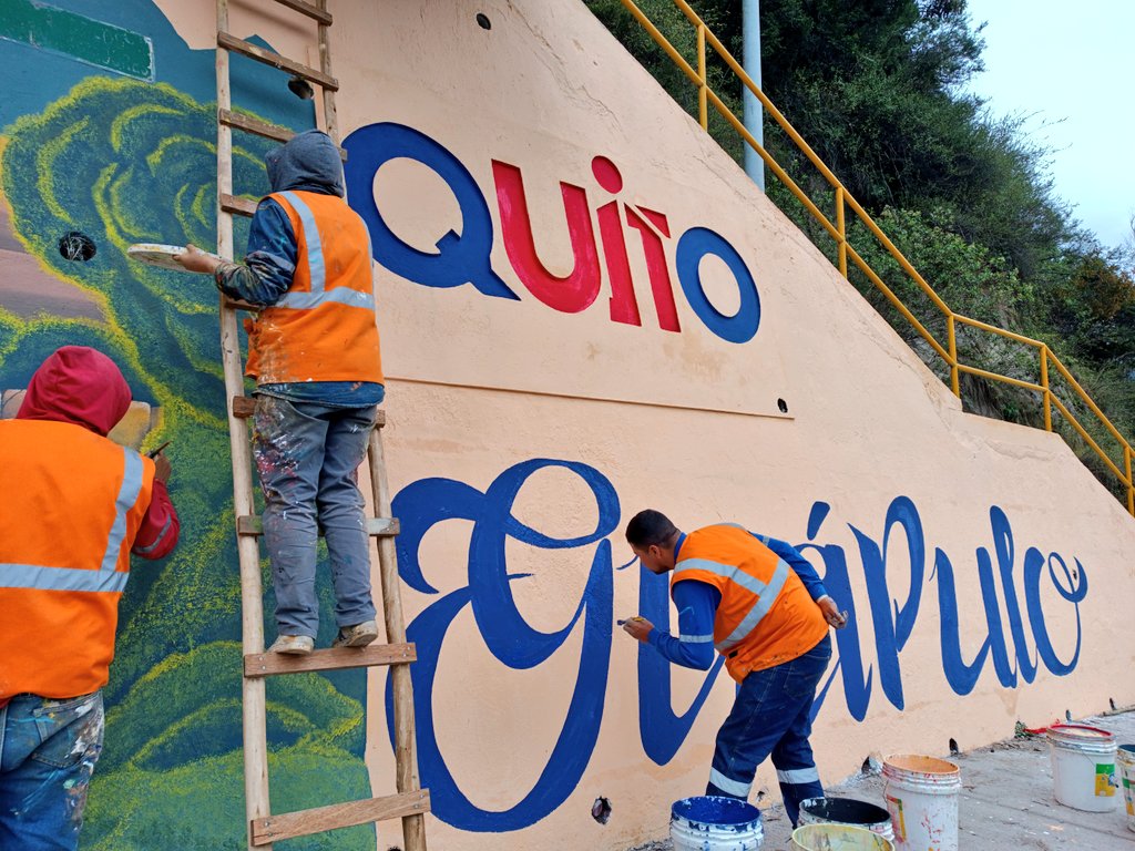 ObrasQuito's tweet photo. 🧑‍🎨🎨Llenamos de color la Carita de Dios🧑‍🎨🎨

Trabajamos en la pintura de un mural en el sector de Guápulo en:

❤️💙Av. De Los Conquistadores❤️💙

@santiguarderas https://t.co/9N5ObCktEP