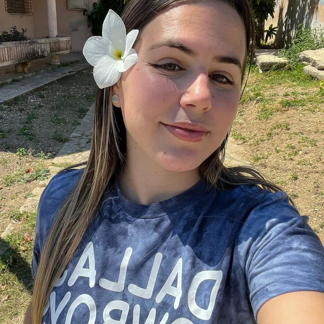 EduarMarti1991's tweet image. #Cuba
Una hora antes de que iniciara el operativo contra la YouTube Hildina, desde la página &quot;mercenarios en la mira&quot; dirigida por la seguridad del estado, se levantaron una serie de acusaciones contra la joven, afirmando que mantiene vínculos con quienes financian el terrorismo.