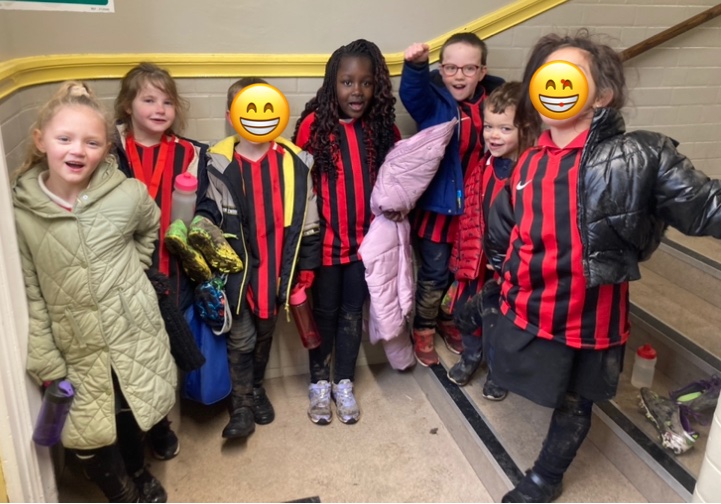 mr_robinson10's tweet photo. These superstars were an absolute credit to the school during our football festival  👏🏻 

They all played with such effort and desire and even in the arctic conditions 🥶🌨❄️played with smiles on their faces 
They thoroughly enjoyed the ks1 festival!  ⚽️🙌🏻 @HaxbyRoad https://t.co/NLKQlvEWMv