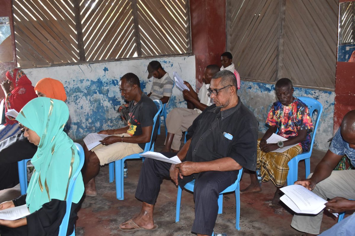 FazaYouth's tweet image. In partnership with LamuEnvironmentFoundation the team successfully managed to conduct Community sensitization at Pate location focusing on the BMU regulation which are translated to Swahili are well known language to the locals #letschangethenarrative #letscreateinformedsociety