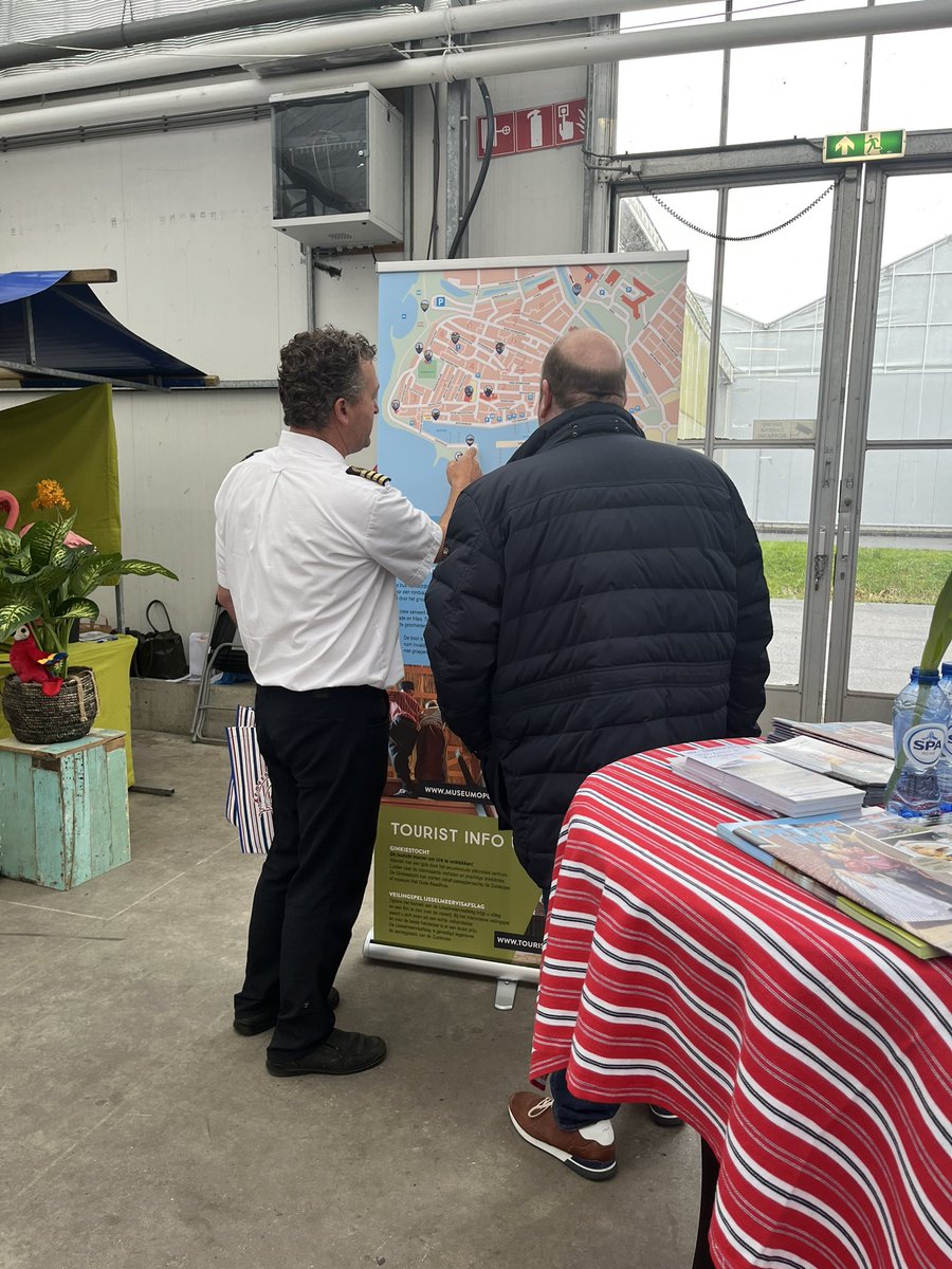 UrkPromotie's tweet photo. #Urk weer goed vertegenwoordigd op de jaarlijkse beurs #BusIdee. Vele hinderden bezoekers maken kennis met de mogelijkheden op Urk. https://t.co/7IoL1197YP