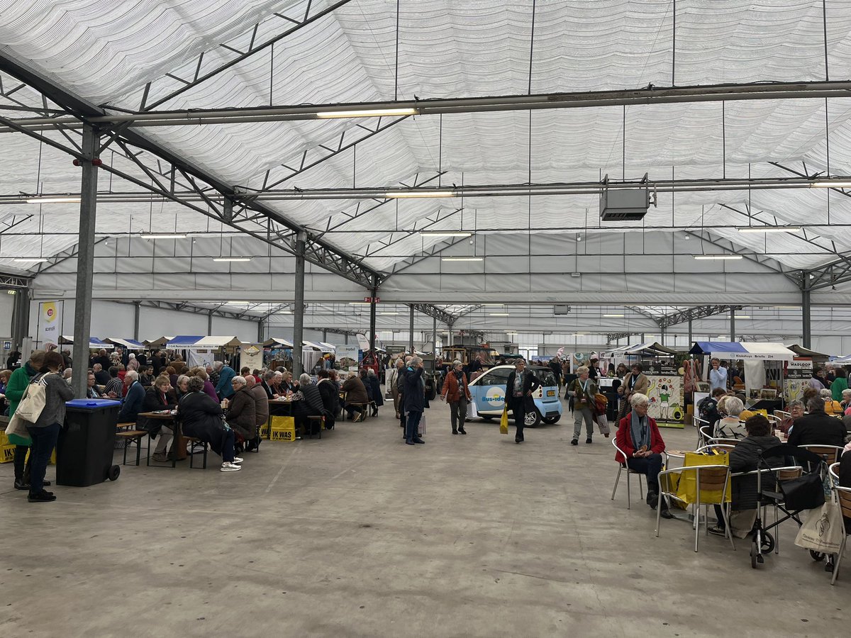 UrkPromotie's tweet photo. #Urk weer goed vertegenwoordigd op de jaarlijkse beurs #BusIdee. Vele hinderden bezoekers maken kennis met de mogelijkheden op Urk. https://t.co/7IoL1197YP