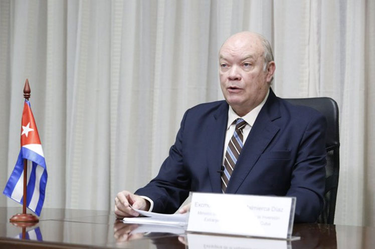 PrensaLatina_cu's tweet photo. #Noticias 🗞 | El ministro del Comercio Exterior y la Inversión Extranjera de #Cuba, Rodrigo Malmierca, arribó hoy a la India al frente de una delegación que incluye los sectores de agricultura, energía renovable y biofarmacéutico

Más en #PrensaLatina 
🔗 https://t.co/qMMLOXOFKa https://t.co/Te31OXQVVY