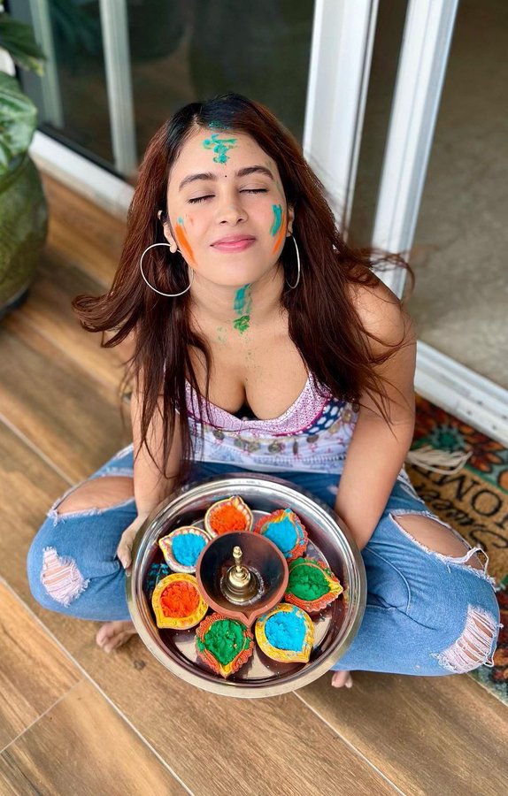 FqyAWfyXsAQybKV?format=jpg&name=900x900