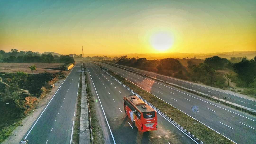MasthMysore's tweet photo. Beautiful views of the highway of progress!
#masthmysore #highway #mysorebangalorehighway #mysore #mysuru #bangalore #bengaluru https://t.co/0vtf9RkIty