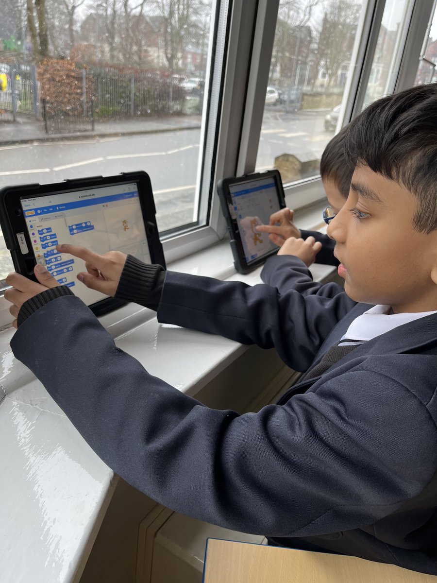 TeacherMrPrice's tweet image. 3A and 3B absolutely loved taking part in the #BUPAcodingday. Luckily, this also linked with our current Science topic of healthy eating! Some brilliant fun had by all. Excellent collaborative learning. @BSPDJnrBoys @BoltonSch @AppleEDU #BSPDJBCoding