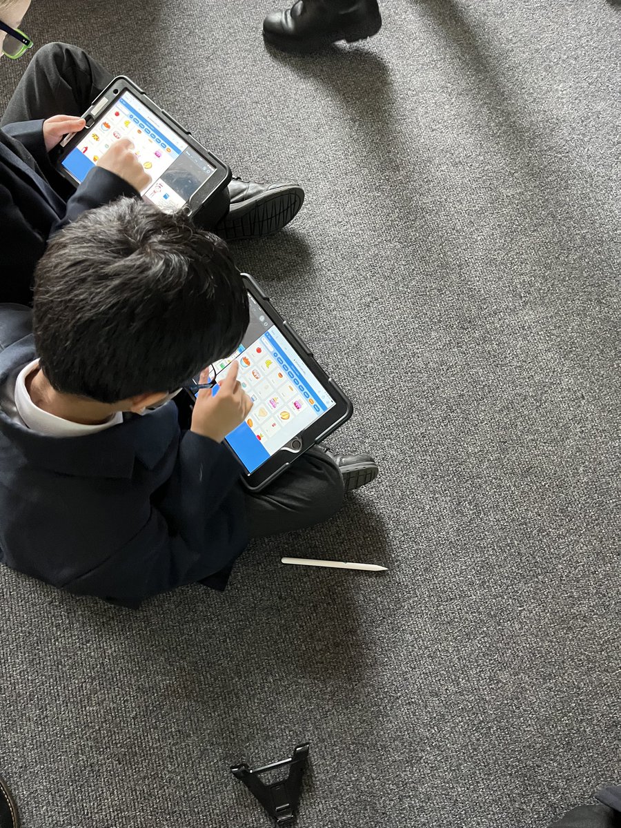 TeacherMrPrice's tweet image. 3A and 3B absolutely loved taking part in the #BUPAcodingday. Luckily, this also linked with our current Science topic of healthy eating! Some brilliant fun had by all. Excellent collaborative learning. @BSPDJnrBoys @BoltonSch @AppleEDU #BSPDJBCoding