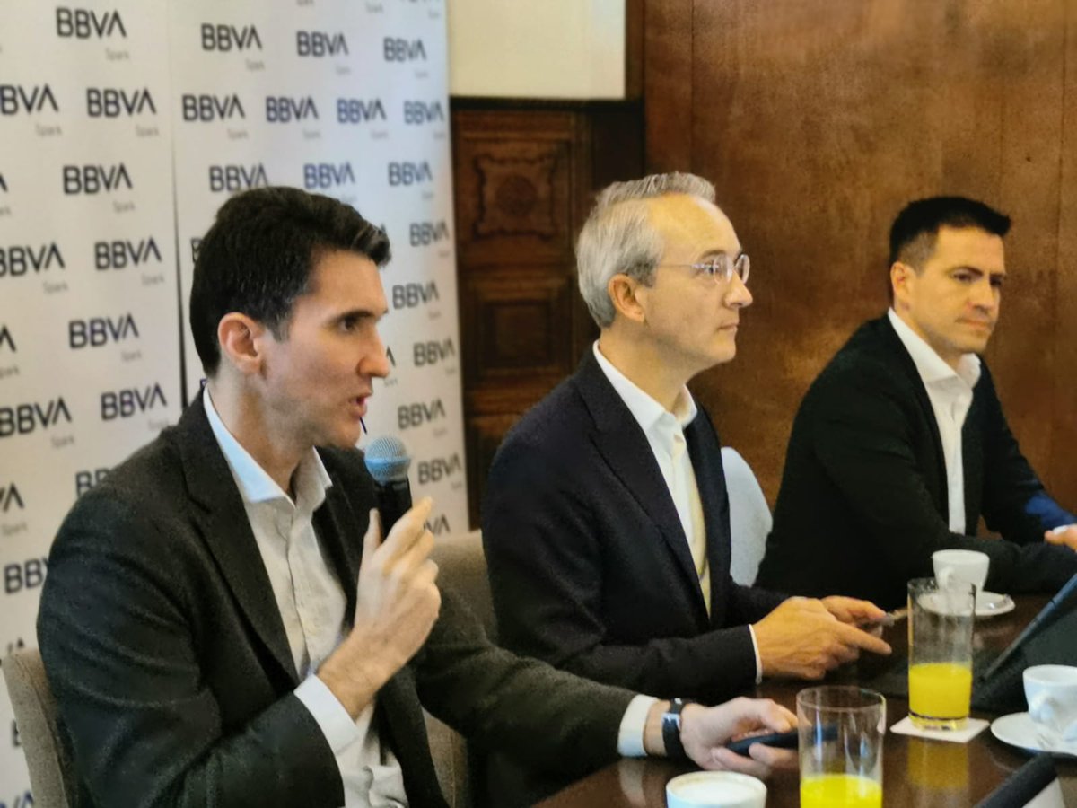 "Tenemos una propuesta de valor diferencial porque responde a las necesidades de estas empresas de una manera integral con todos los servicios y apoyos que necesitan los emprendedores", manifestó Roberto Albaladejo, responsable global de #BBVASpark en su lanzamiento en #Colombia