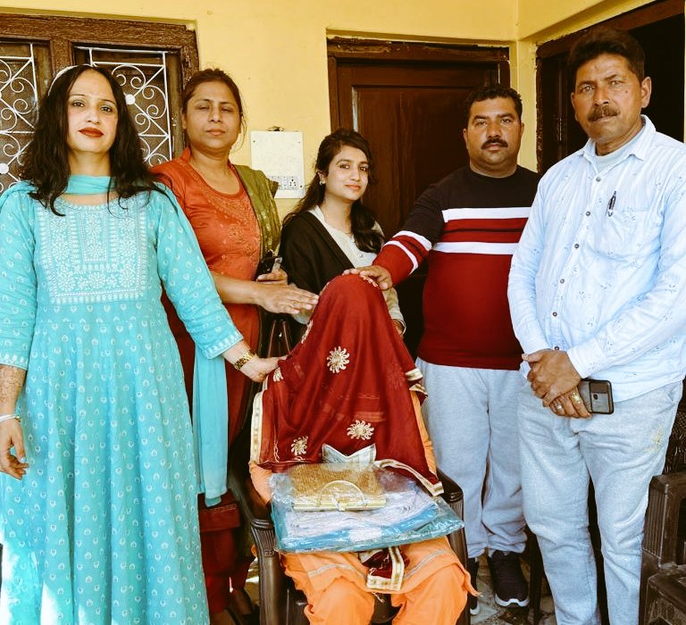 ThappaChinkle's tweet photo. With the blesings of yours we have done a mariage of one more sister who don't have father and is financialy very weak
So we with the blesings of your provide dry ration bridal clothe and shagun to our sister
@SonuSood 
@vkfofficial 
@Rameshkumarias 
@anuradhagupta_ 
@AvnyLavasa https://t.co/0vYE4NM2ri